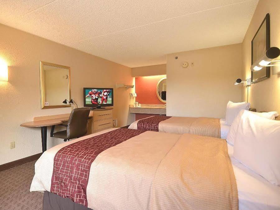 Red Roof Inn Louisville East - Hurstbourne Extérieur photo