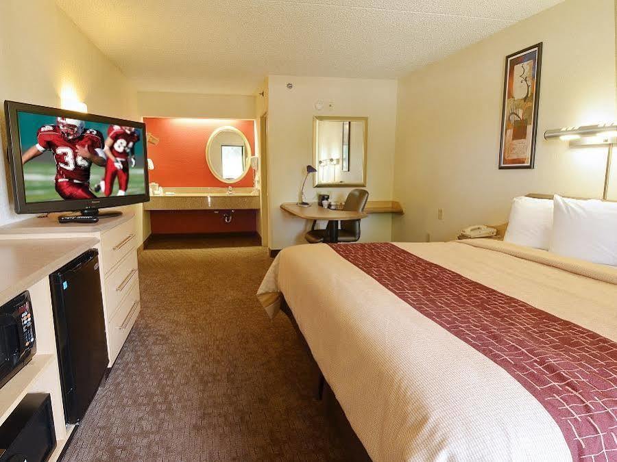 Red Roof Inn Louisville East - Hurstbourne Extérieur photo